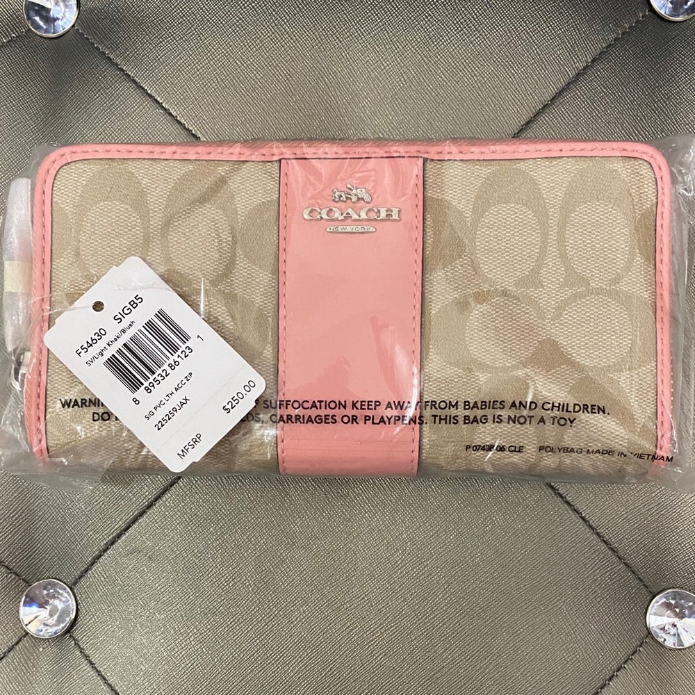 Coach wallet - F54630 - negotiable $